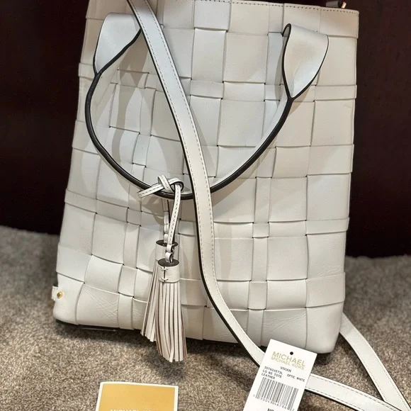 NWT- Large Michael Kors Leather Tote - Picture 2 of 3